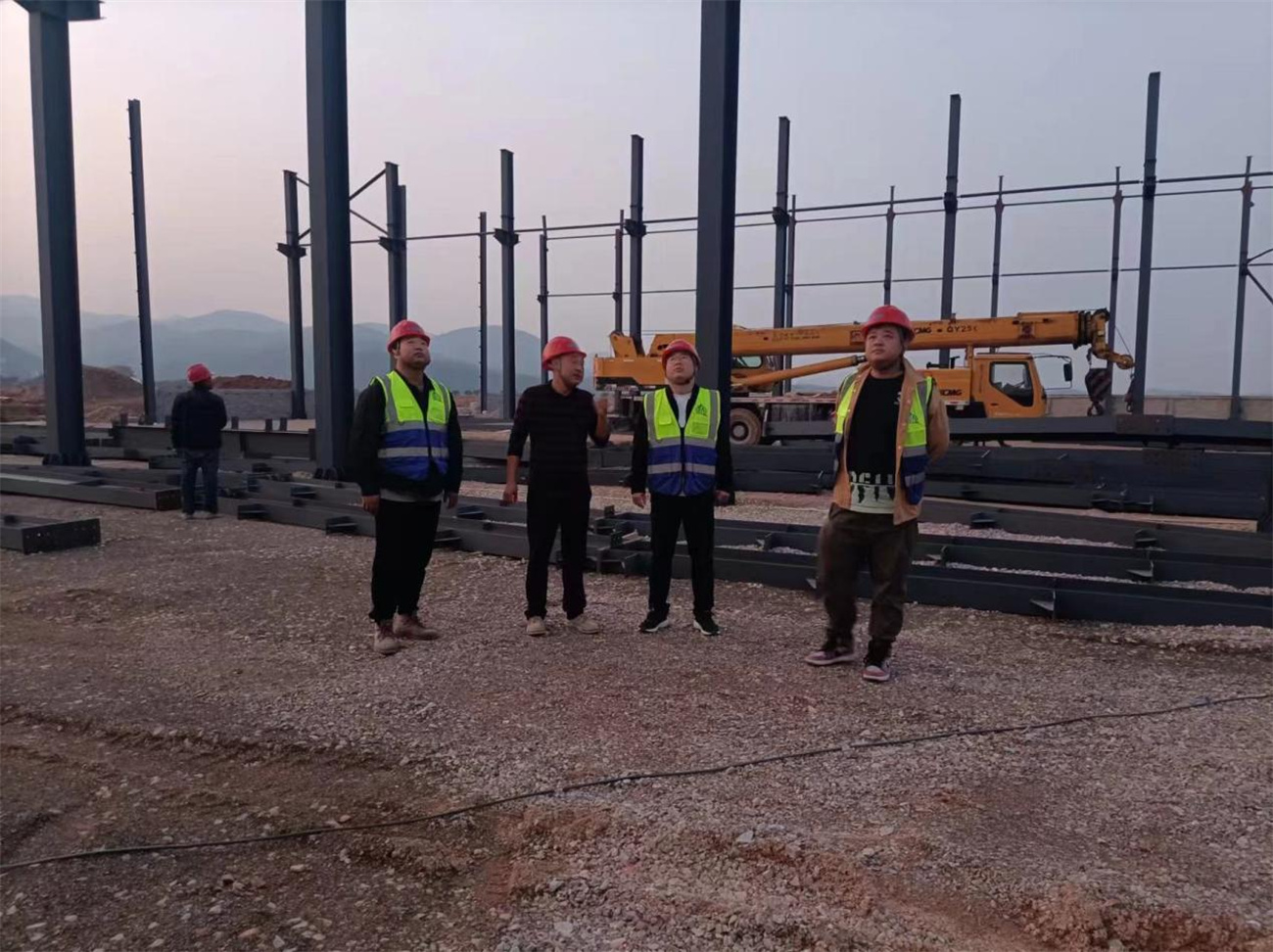 金茂公司开展钢结构和基础设施安全可靠性专项检查